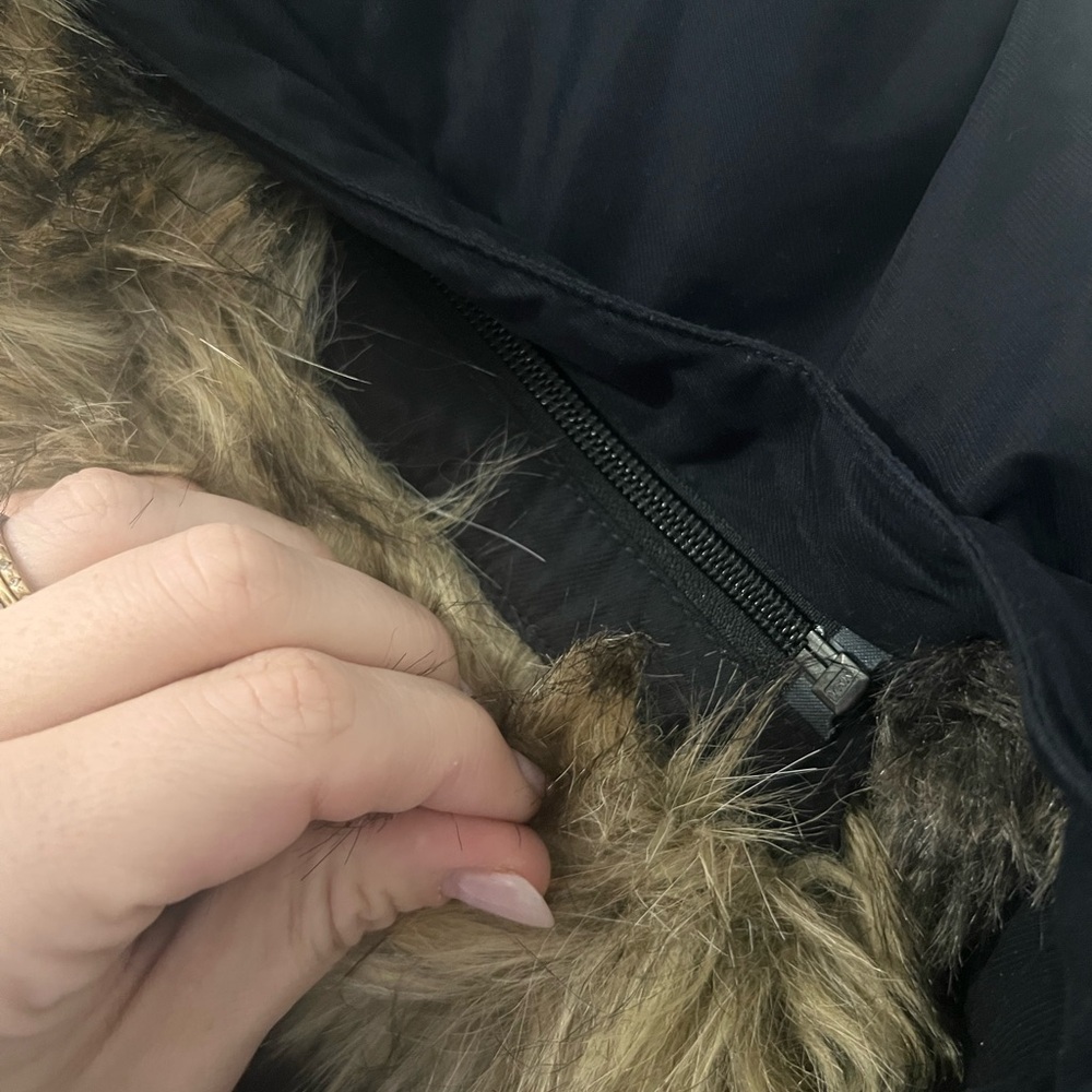 TNA Aritzia Niskeo Black Parka Heritage Series with Faux Fur Hood - Picture 9 of 12